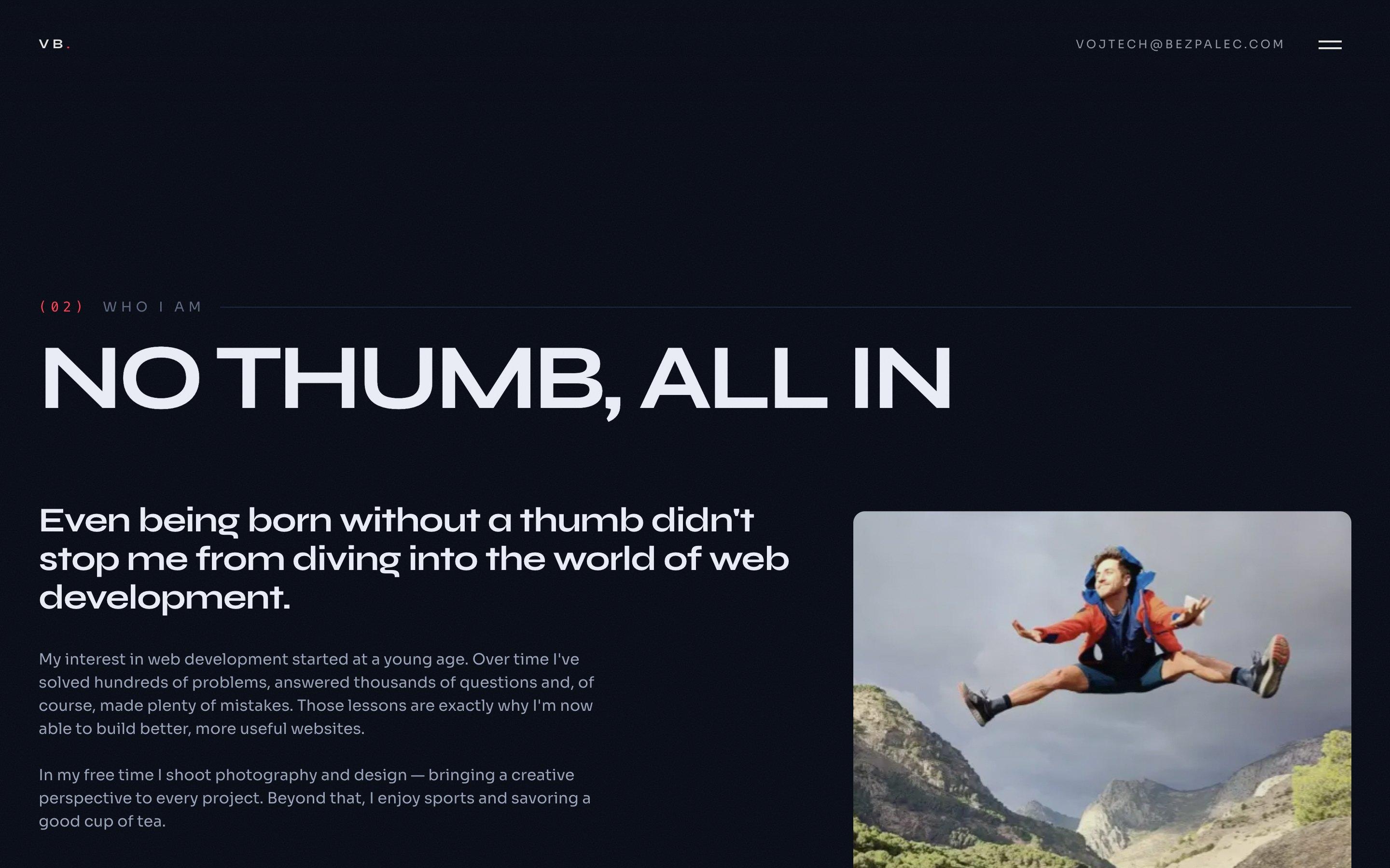 Sekce o autorovi „No thumb, all in“ s fotografií